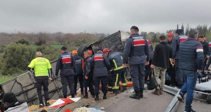 Antalya’da yolcu otobüsü devrildi: 8 ölü, 26 yaralı