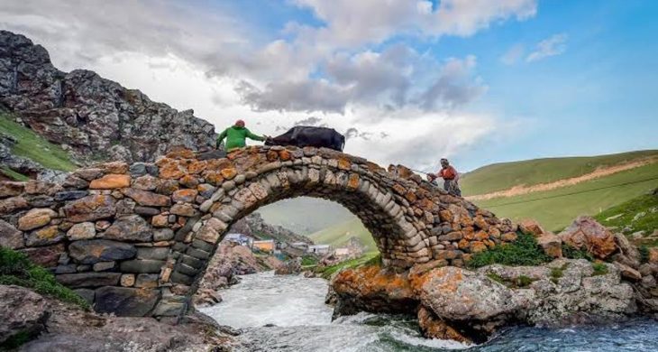 Küçük Mete’den büyük duyarlılık: Çöpler ineklerin boğazına kaçıyor!