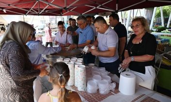Kemer Belediyesi’nin aşure ikram programı başladı