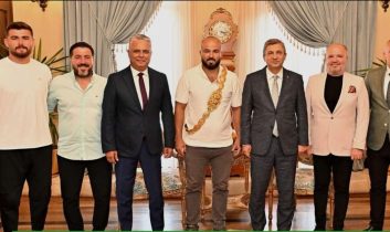 Vali Şahin, Kırkpınar Başpehlivanı Orhan Okulu’yu ağırladı