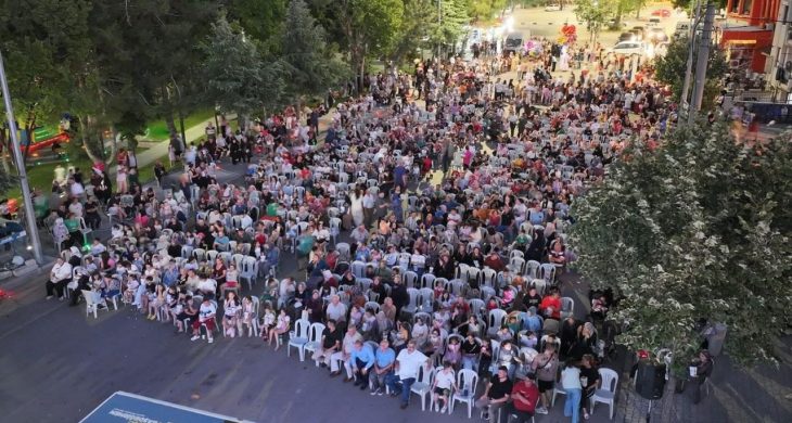 Çocuklar eğlendi, aileler kaynaştı, Fatih Mahallesi’nde sinema keyfi yaşandı