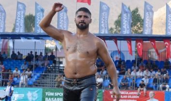 Gökbel Yağlı Güreşlerinde, altın kemer yeniden Enes Doğan’ın