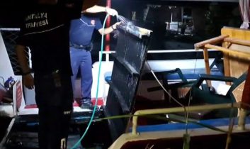 Serik’te balıkçı teknesinde yangın paniği