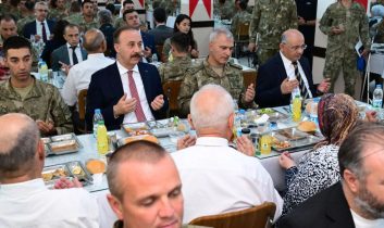 Isparta Valisi  Erin, Gazilerle Komando Tugayı’nda bir araya geldi