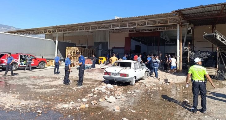 Demre’de toptancı halinde patlama: 1 ölü, 3 yaralı