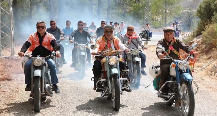 Kaş’ta klasik motosiklet tutkusu sosyal medyayı sallıyor