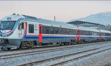 Demiryolunda yoğun sefer trafiği