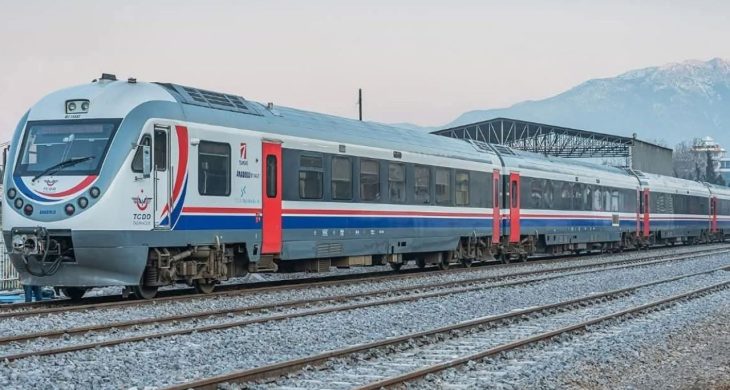 Demiryolunda yoğun sefer trafiği