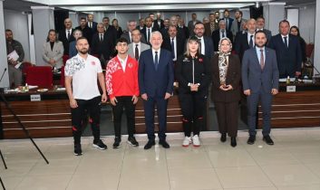 Başkan Başdeğirmen, başarılı sporcuları ödüllendirdi