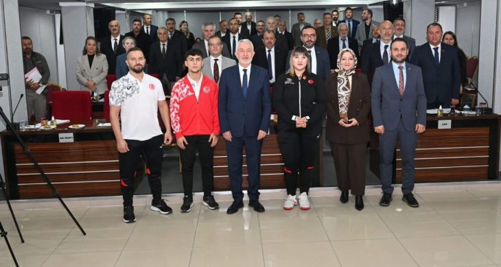 Başkan Başdeğirmen, başarılı sporcuları ödüllendirdi