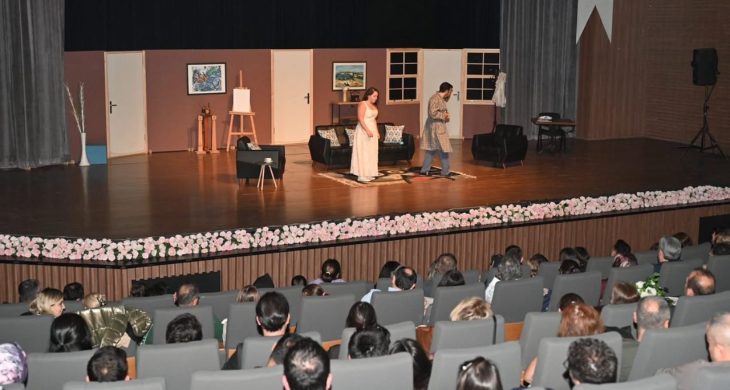 “Eyvah Yine Karıştı” adlı komedi oyunu tam not aldı