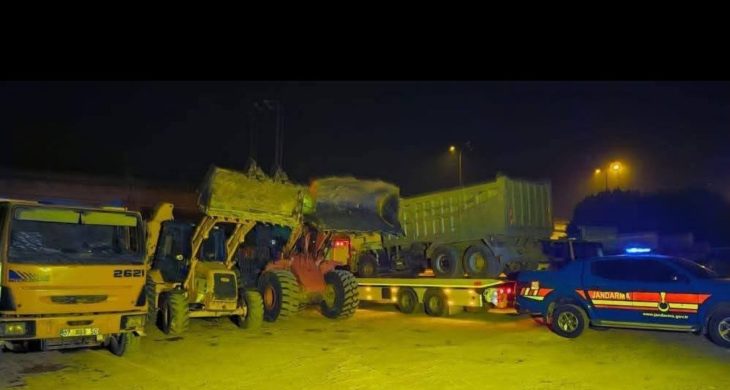 Antalya’da kum hırsızlarına gece operasyonu: 1 tutuklama, 8 araca el konuldu