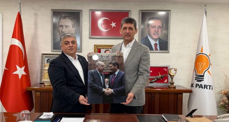 AK Parti Antalya il başkanı Ali Çetin’e anlamlı hediye