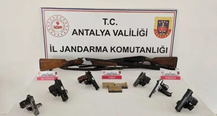 Antalya’da silah ve kaçak tütün operasyonu: Serik ve Kepez’de yakalandılar!