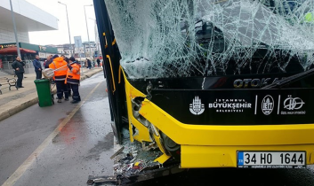 Sancaktepe’de 5 aracın karıştığı zincirleme kazada 5 kişi yaralandı