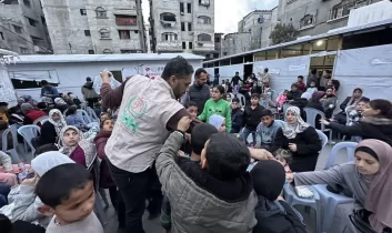 İHH her gün 165 bin Gazzeliye iftar yemeği dağıtıyor