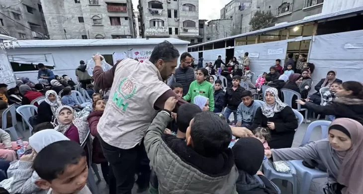 İHH her gün 165 bin Gazzeliye iftar yemeği dağıtıyor