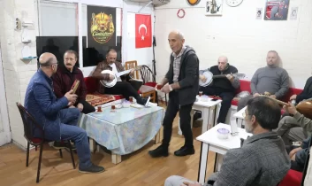 ”Oyun yok, gün boyu canlı müzik var”