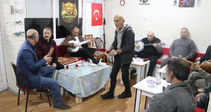 ”Oyun yok, gün boyu canlı müzik var”