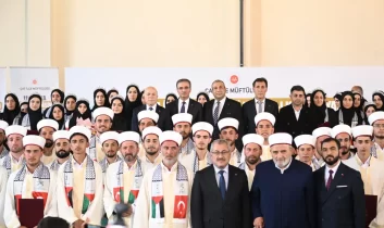 İlim ve irfan yolunda başarı: 111 hafıza icazet takdimi