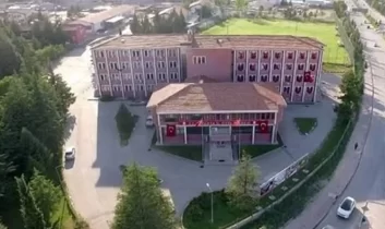 Genel sekreter değil, yardımcıları değişti