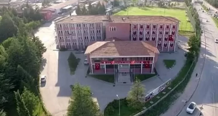 Genel sekreter değil, yardımcıları değişti