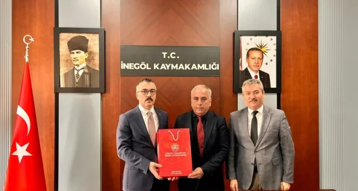 İnegöl Kaymakamlığı’ndan yetim ve öksüz öğrencilere bayram hediyesi