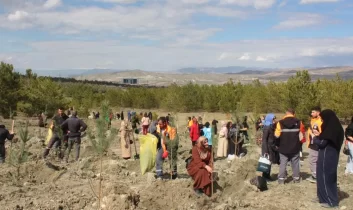 İnönü Üniversitesi kampüsünde fidan dikim etkinliği düzenlendi