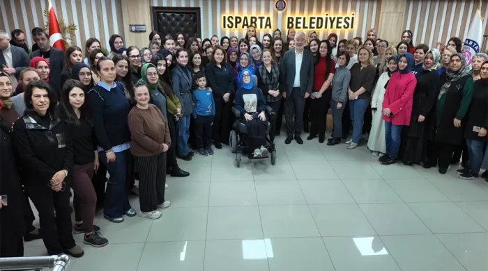 Isparta belediyesi’nden çalışanlara bayram sürprizi