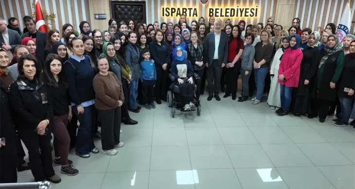 Isparta belediyesi’nden çalışanlara bayram sürprizi