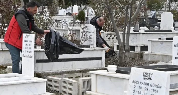 Isparta’da mezarlıklar Ramazan Bayramı’na hazırlanıyor