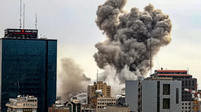 İsrail’den yeni saldırı: Tahran’da patlama sesleri geldi