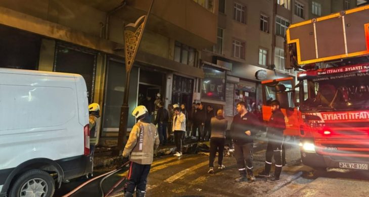 Manisa’da 4 katlı binanın balkonunda yangın