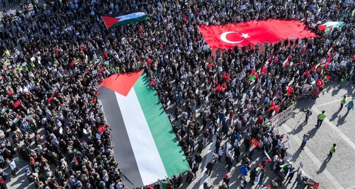 İstanbul’da Filistin’e destek yürüyüşü için vatandaşlar Galata Köprüsü’nde buluşuyor