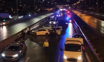 İstanbul’da yağmur kazayı getirdi: 8 araç birbirine girdi