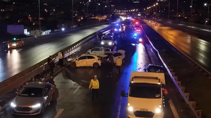 İstanbul’da yağmur kazayı getirdi: 8 araç birbirine girdi