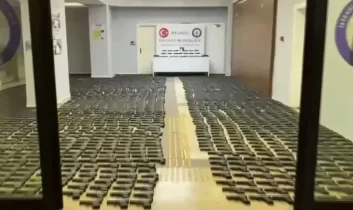 İstanbul’da yeraltı deposundan silah atölyesi çıktı