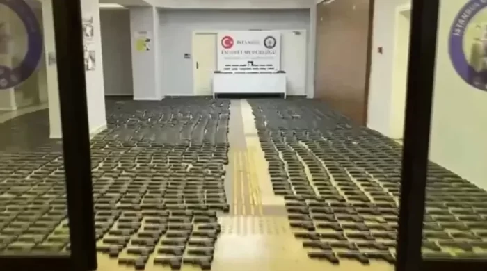 İstanbul’da yeraltı deposundan silah atölyesi çıktı