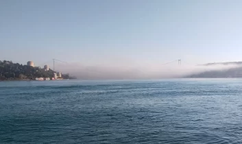 İstanbul’da yoğun sis: Vapur seferleri iptal edildi