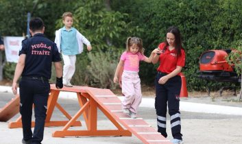 İtfaiye Haftasında Küçük Kahramanlar Sahada