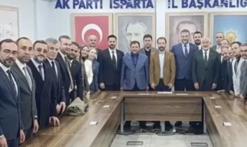 İYİ Parti’den istifa eden meclis üyeleri AK Parti’ye katıldı