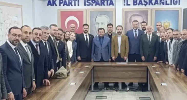 İYİ Parti’den istifa eden meclis üyeleri AK Parti’ye katıldı