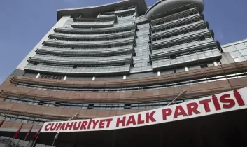 İzmir Büyükşehir Belediye Başkanı Cemil Tugay, CHP’den ayrıldığını duyurdu