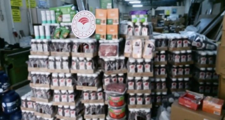 İzmir’de 30 ton son kullanım tarihi geçmiş gıda ele geçirildi