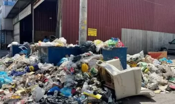 Maltepe’de belediye işçileri eylemde: Çöp konteynerleri doldu taştı