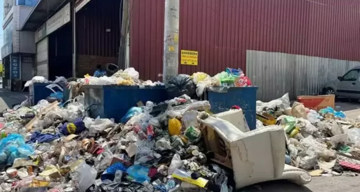 Maltepe’de belediye işçileri eylemde: Çöp konteynerleri doldu taştı