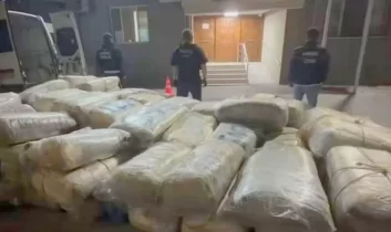 İzmir’de dev uyuşturucu operasyonu: 1,3 ton skunk ele geçirildi