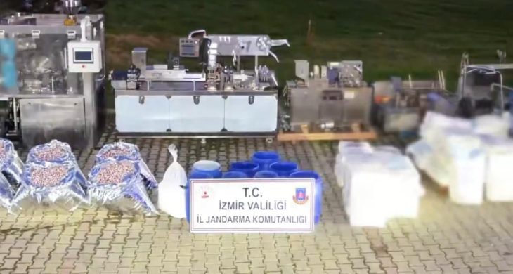 İzmir’de dev uyuşturucu operasyonu: 1,6 ton hap ham maddesi ele geçirildi