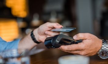 İzmir’de ortalama her yetişkinin üzerinde 100 bin lira borç var!