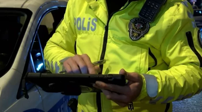 İzmir’de polisten kaçan sürücüye 506 bin lira para cezası